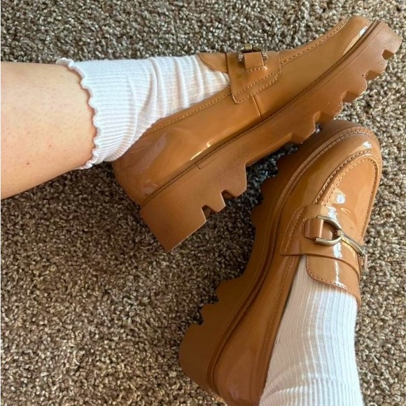 Tan and brown patent loafers #tanloafers only tried on! - Picture 2 of 3